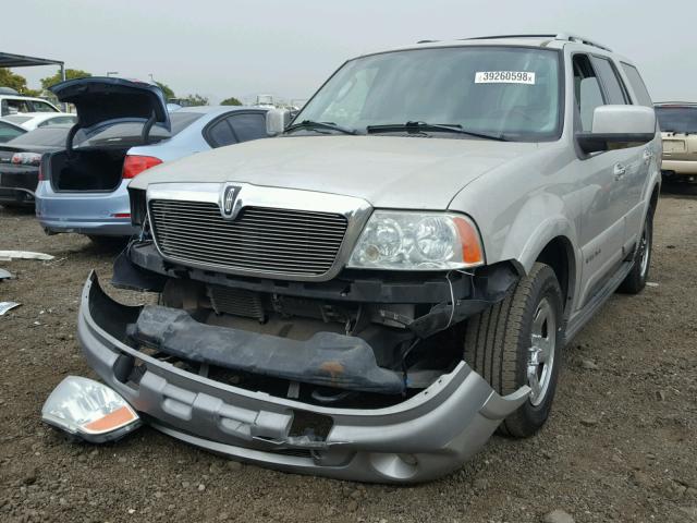 5LMFU27R74LJ34144 - 2004 LINCOLN NAVIGATOR SILVER photo 2