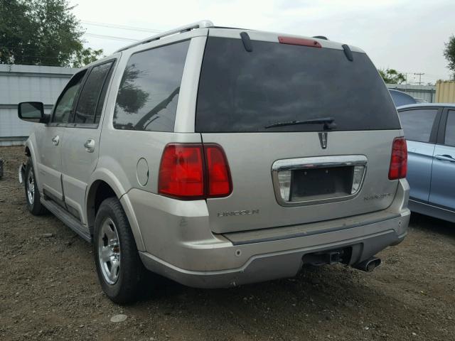 5LMFU27R74LJ34144 - 2004 LINCOLN NAVIGATOR SILVER photo 3