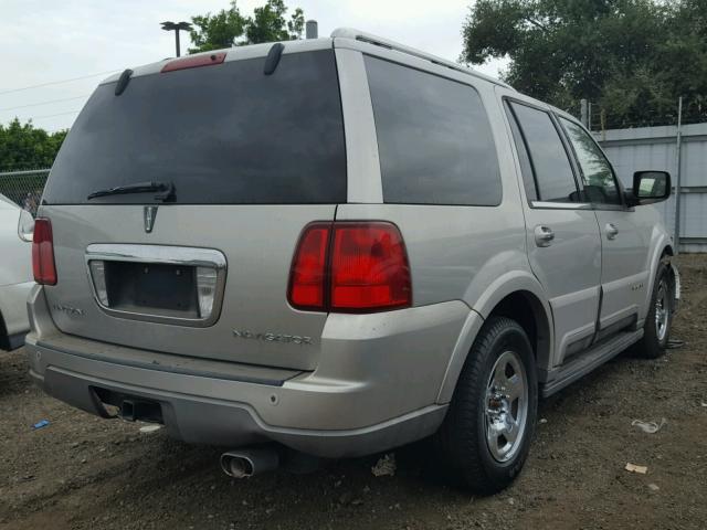 5LMFU27R74LJ34144 - 2004 LINCOLN NAVIGATOR SILVER photo 4