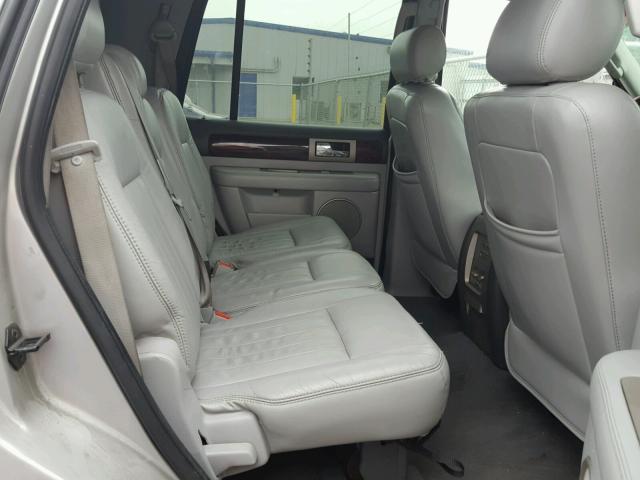 5LMFU27R74LJ34144 - 2004 LINCOLN NAVIGATOR SILVER photo 6