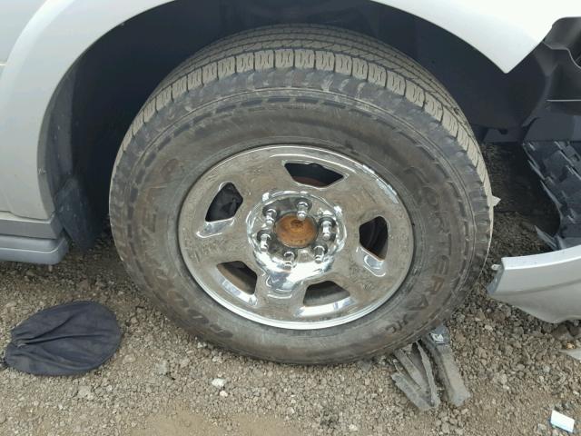 5LMFU27R74LJ34144 - 2004 LINCOLN NAVIGATOR SILVER photo 9