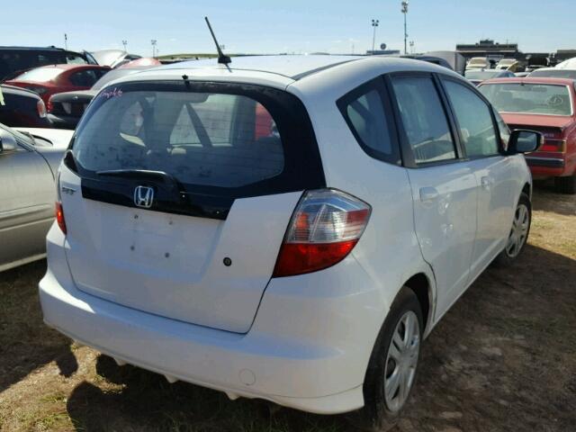 JHMGE8H23AC037594 - 2010 HONDA FIT WHITE photo 4