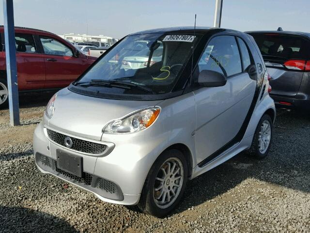 WMEEJ9AA3EK764324 - 2014 SMART FORTWO ELE SILVER photo 2