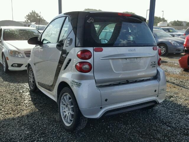 WMEEJ9AA3EK764324 - 2014 SMART FORTWO ELE SILVER photo 3