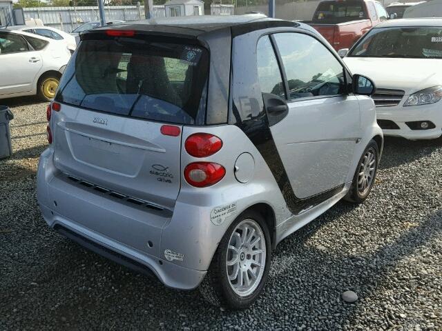 WMEEJ9AA3EK764324 - 2014 SMART FORTWO ELE SILVER photo 4