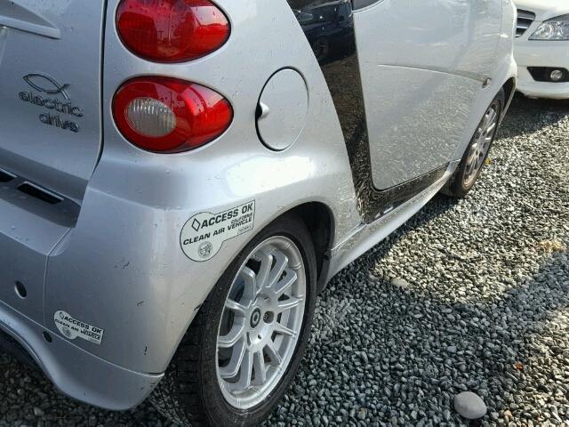 WMEEJ9AA3EK764324 - 2014 SMART FORTWO ELE SILVER photo 9