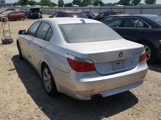 WBANF33597CW69550 - 2007 BMW 525 XI Silber Foto 3