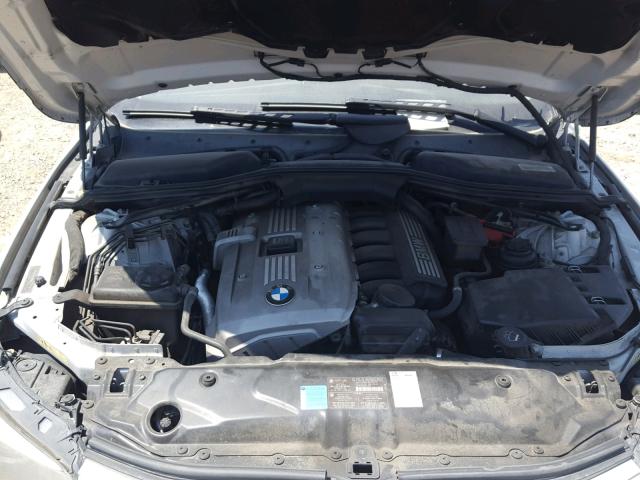 WBANF33597CW69550 - 2007 BMW 525 XI Silber Foto 7