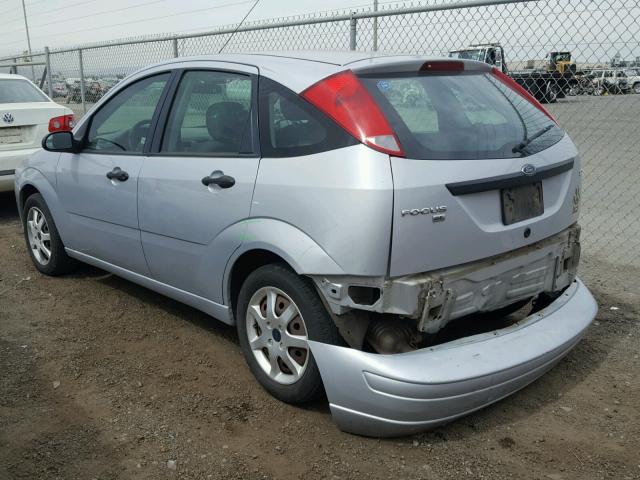 3FAFP37N95R132826 - 2005 FORD FOCUS ZX5 SILVER photo 3