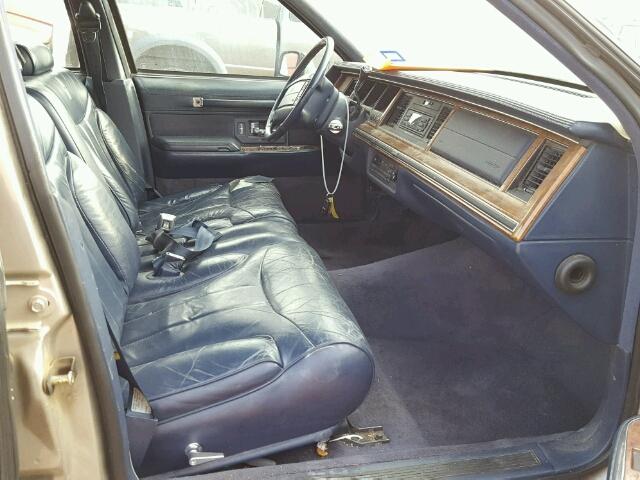 1LNLM82W8RY689264 - 1994 LINCOLN TOWN CAR S TAN photo 5