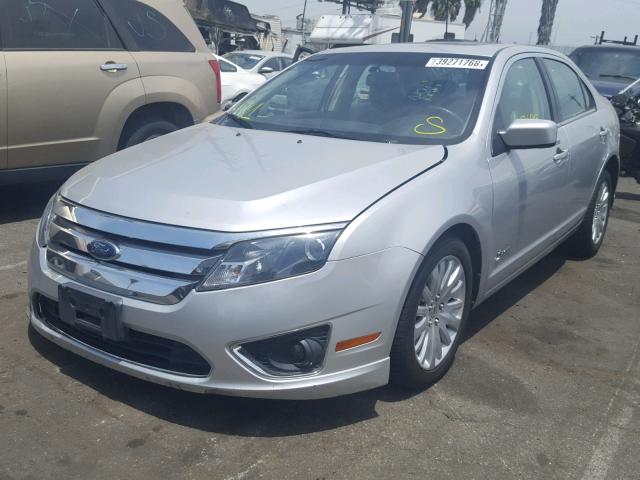 3FADP0L30AR133657 - 2010 FORD FUSION HYB SILVER photo 2