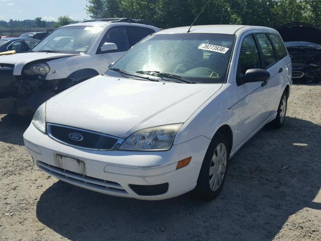 1FAFP36N95W171396 - 2005 FORD FOCUS ZXW WHITE photo 2