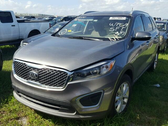 5XYPGDA52HG246212 - 2017 KIA SORENTO LX GRAY photo 2