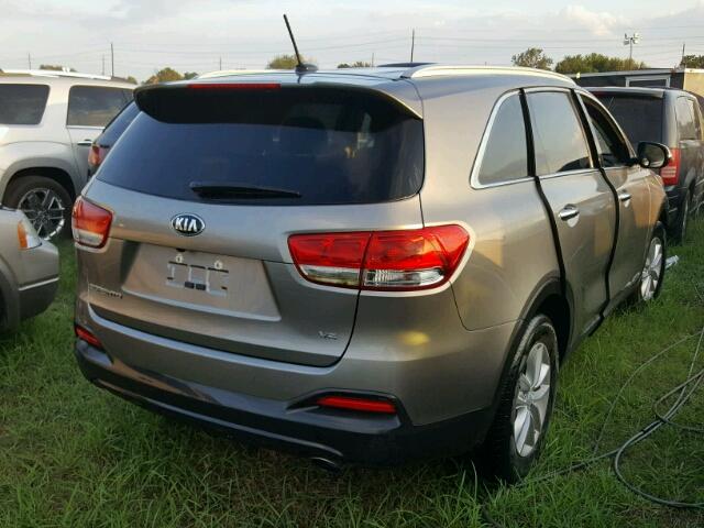 5XYPGDA52HG246212 - 2017 KIA SORENTO LX GRAY photo 4