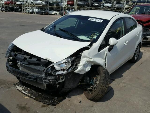 KNADM4A36F6507168 - 2015 KIA RIO LX WHITE photo 2