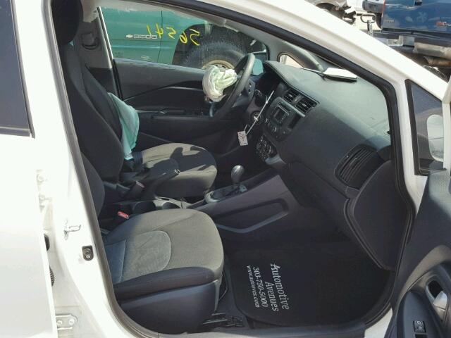 KNADM4A36F6507168 - 2015 KIA RIO LX Սպիտակ լուսանկար 5