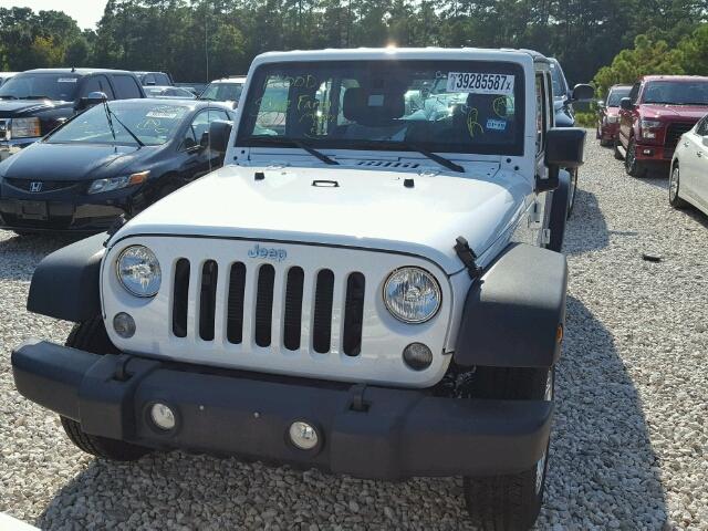 1C4BJWDG8HL540075 - 2017 JEEP WRANGLER U WHITE photo 9