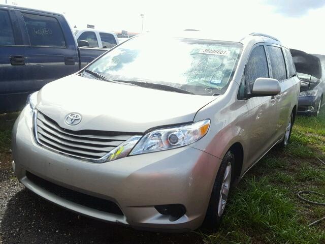 5TDKK3DC1FS682188 - 2015 TOYOTA SIENNA LE SILVER photo 2