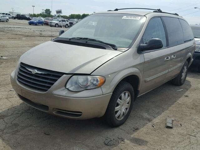 2A4GP54L16R714739 - 2006 CHRYSLER TOWN & COU BEIGE photo 2