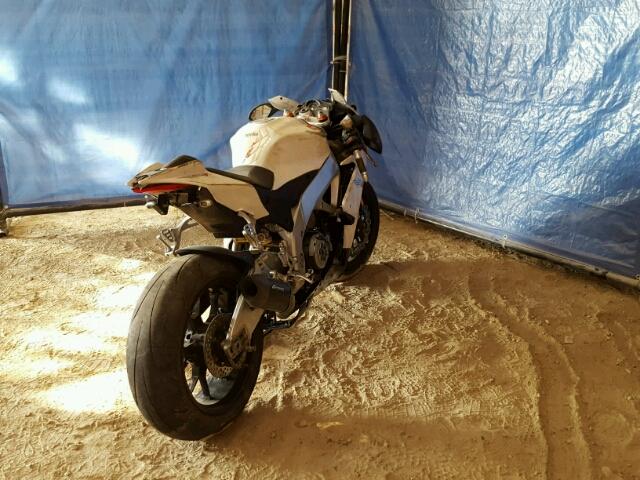 ZD4RKC011AS000305 - 2010 APRILIA RSV4 R WHITE photo 4