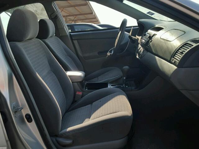 4T1BE32K95U613577 - 2005 TOYOTA CAMRY LE ვერცხლისფერი ფოტო 5