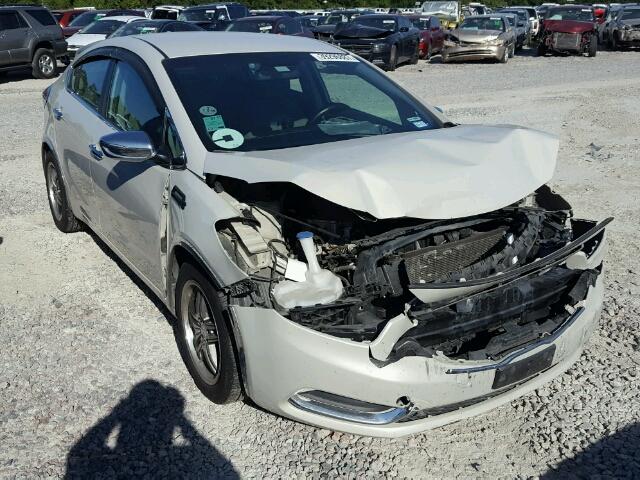 KNAFK4A67F5257079 - 2015 KIA FORTE LX WHITE photo 1