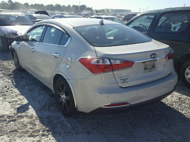 KNAFK4A67F5257079 - 2015 KIA FORTE LX WHITE photo 3