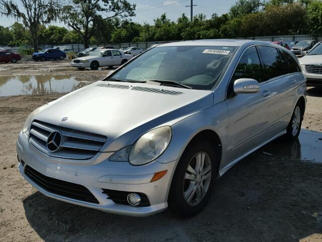 4JGCB56E88A071746 - 2008 MERCEDES-BENZ R350 R CLA GRAY photo 2