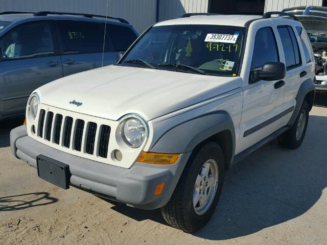 1J4GK48K86W114804 - 2006 JEEP LIBERTY WHITE photo 2