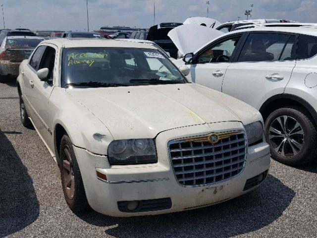 2C3JA53G95H636186 - 2005 CHRYSLER 300 WHITE photo 1