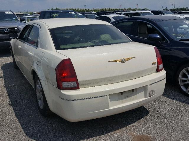 2C3JA53G95H636186 - 2005 CHRYSLER 300 WHITE photo 3