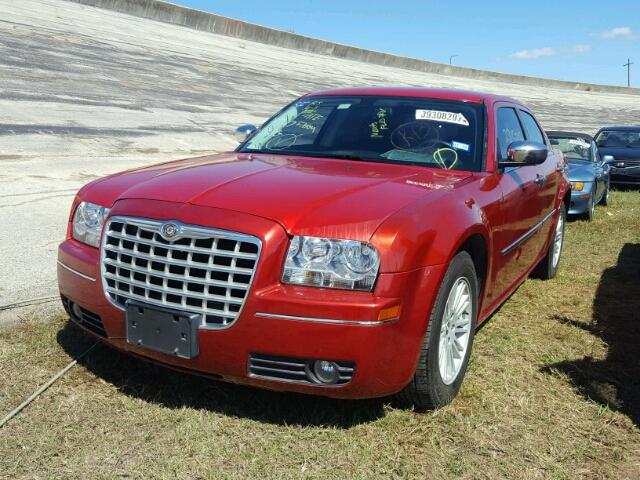 2C3CA5CV0AH325635 - 2010 CHRYSLER 300 RED photo 2