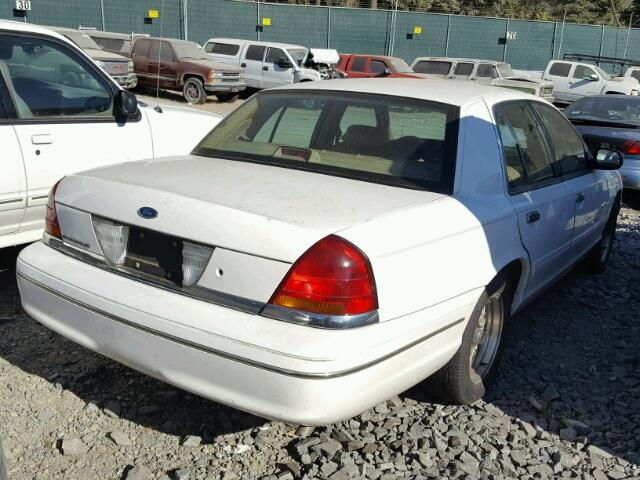 2FAFP74W2WX142752 - 1998 FORD CROWN VICT WHITE photo 4