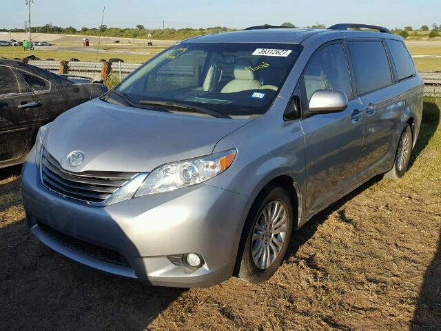 5TDYK3DC3ES412789 - 2014 TOYOTA SIENNA XLE SILVER photo 2