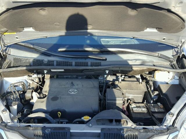 5TDYK3DC3ES412789 - 2014 TOYOTA SIENNA XLE SILVER photo 7