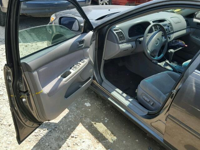 4T1BE32K94U863285 - 2004 TOYOTA CAMRY LE GRAY photo 9