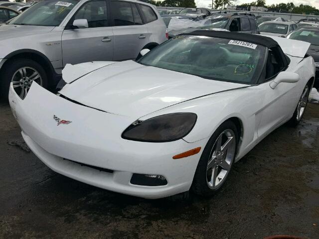 1G1YY34U355129072 - 2005 CHEVROLET CORVETTE WHITE photo 2