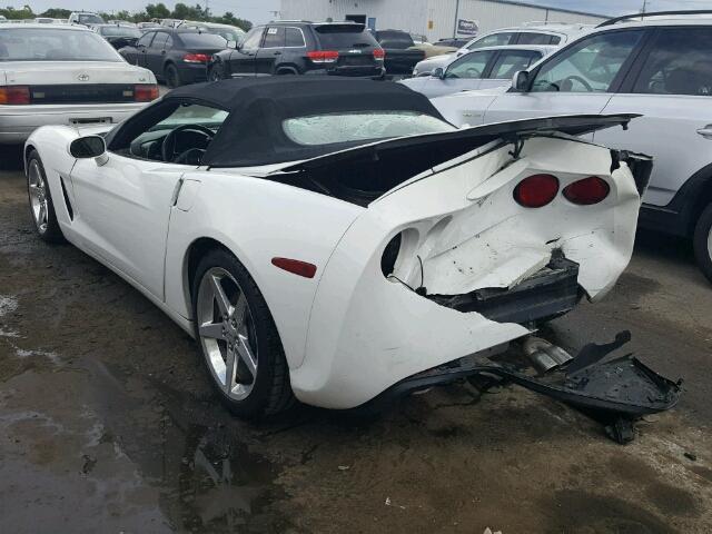 1G1YY34U355129072 - 2005 CHEVROLET CORVETTE WHITE photo 3