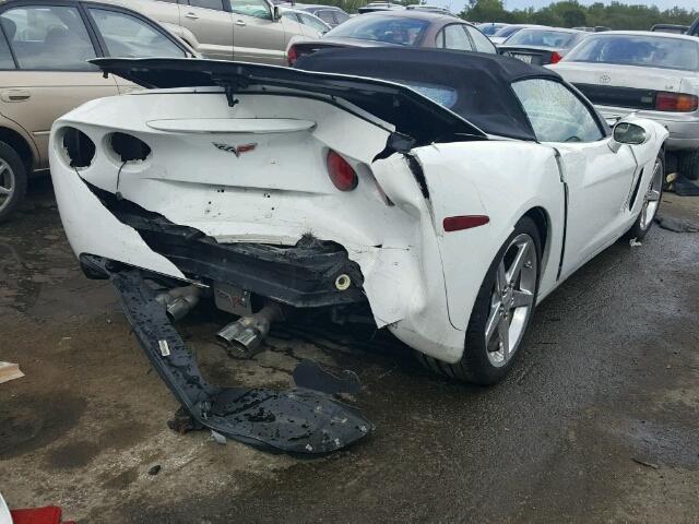 1G1YY34U355129072 - 2005 CHEVROLET CORVETTE WHITE photo 4