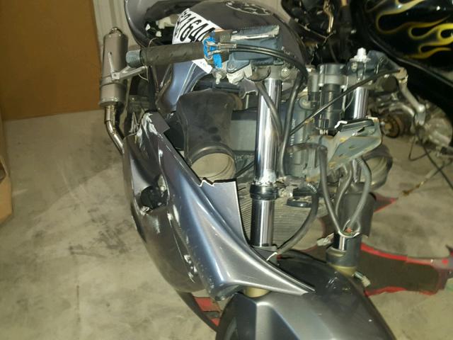 JH2PC350083M402224 - 2003 HONDA CBR600 F4 GRAY photo 10