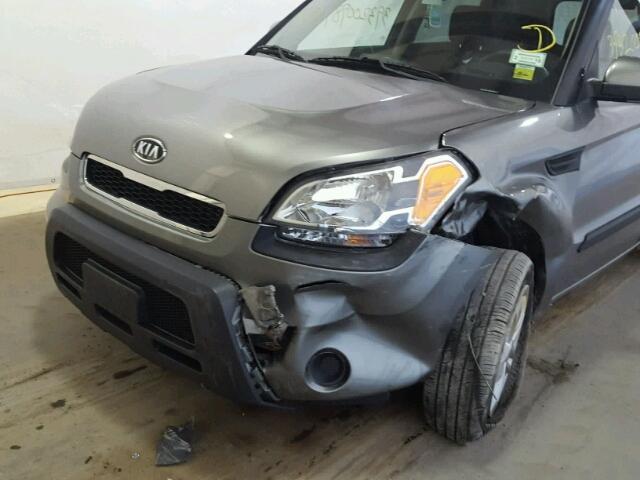 KNDJT2A28B7209228 - 2011 KIA SOUL ! GRAY photo 9