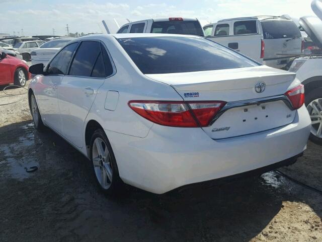 4T1BF1FK7FU486762 - 2015 TOYOTA CAMRY LE 白色 照片 3