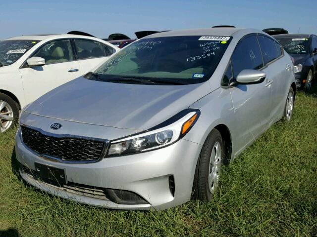 3KPFK4A7XHE133584 - 2017 KIA FORTE SILVER photo 2