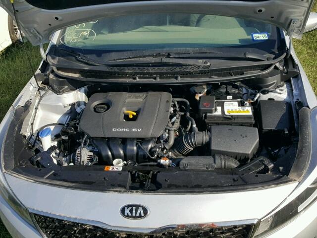 3KPFK4A7XHE133584 - 2017 KIA FORTE SILVER photo 7