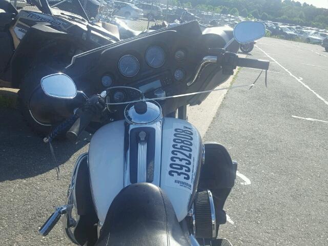 1HD1FC4198Y667930 - 2008 HARLEY-DAVIDSON FLHTCUI Ақ фото 5