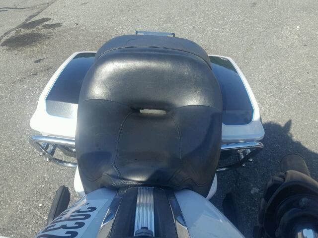 1HD1FC4198Y667930 - 2008 HARLEY-DAVIDSON FLHTCUI Ақ фото 6