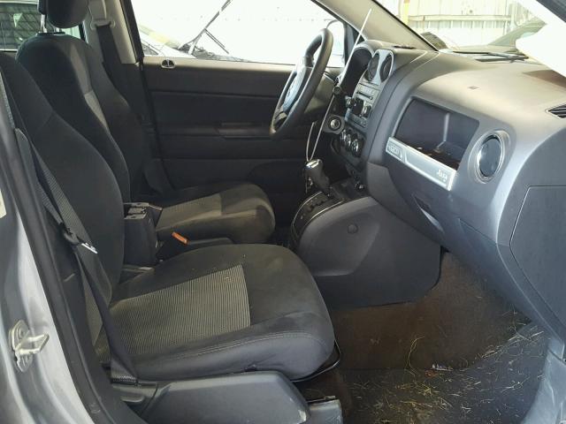 1C4NJCBA6FD104651 - 2015 JEEP COMPASS SP 灰色 照片 5