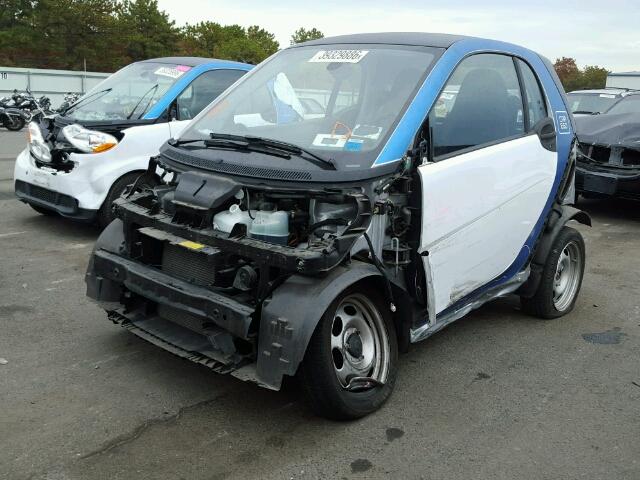 WMEEJ3BA8EK768560 - 2014 SMART FORTWO PUR WHITE photo 2