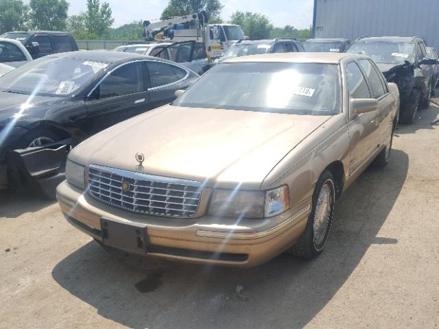 1G6KE54Y2XU753526 - 1999 CADILLAC DEVILLE DE TAN photo 2