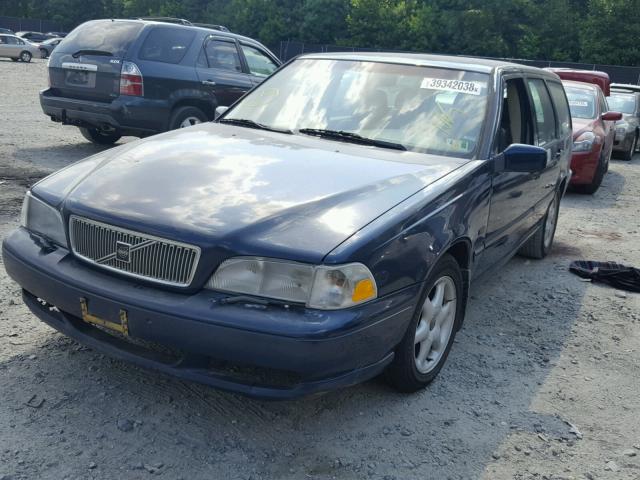 YV1LW5571W2482810 - 1998 VOLVO V70 BLUE photo 2